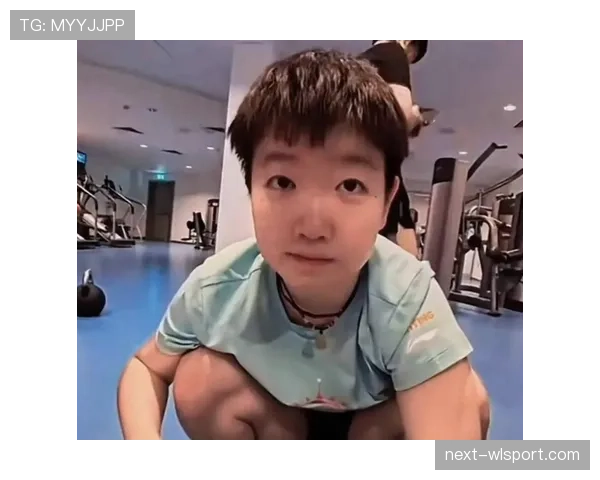 孙颖莎训练完偷偷吃炸鸡被拍，这自律人设差点绷不住了